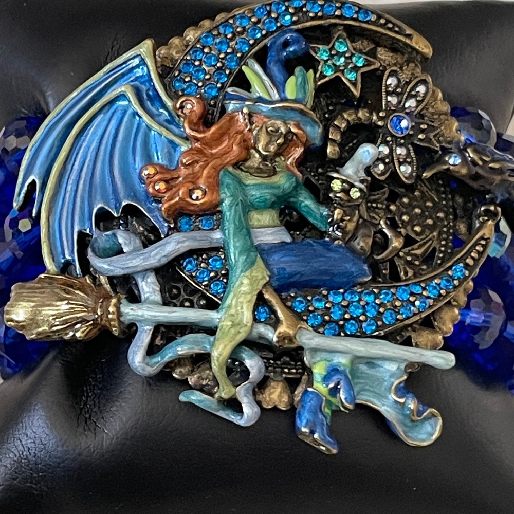 VTG. Kirks Folly Moon Diva Blue Bead Stretch Bracelet ~ Aurora Borealis